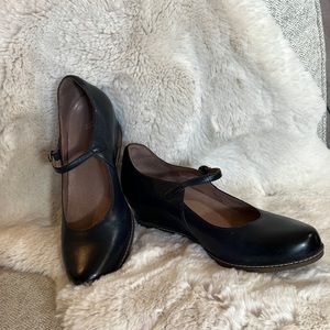 Dansko Navy Loralie Navy Mary Jane Size 40…rarely worn